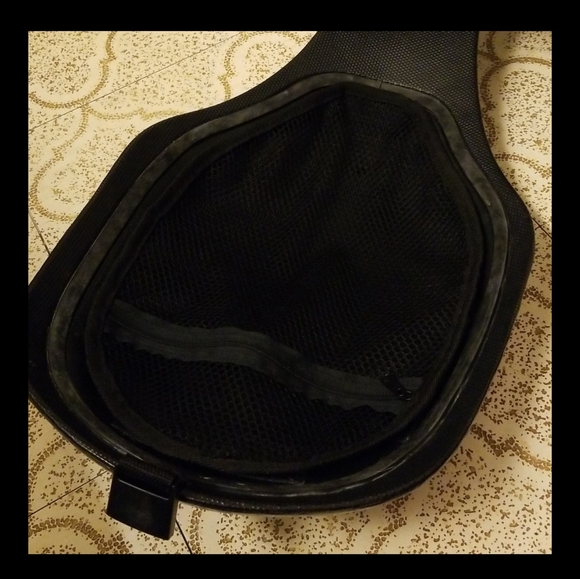 Speed Pac By Shook Design Aerodynamic Hard Shell Pack For Motorcyle Red & Blk - Picture 3 of 12